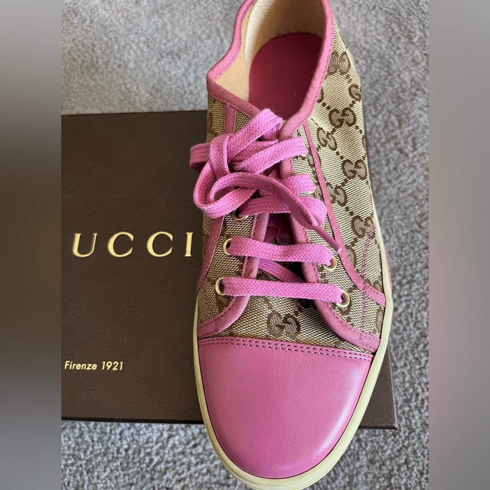 Women’s Classic Brown & Pink sneakers size 8 Gently Worn